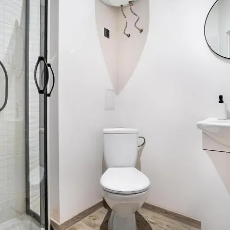 Dream Aparts - Blisko Dworca Fabryczna Hotel apartamentowy *